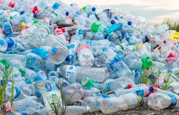 Minambiente establece medidas para la reducción gradual de plásticos de un solo uso en Colombia